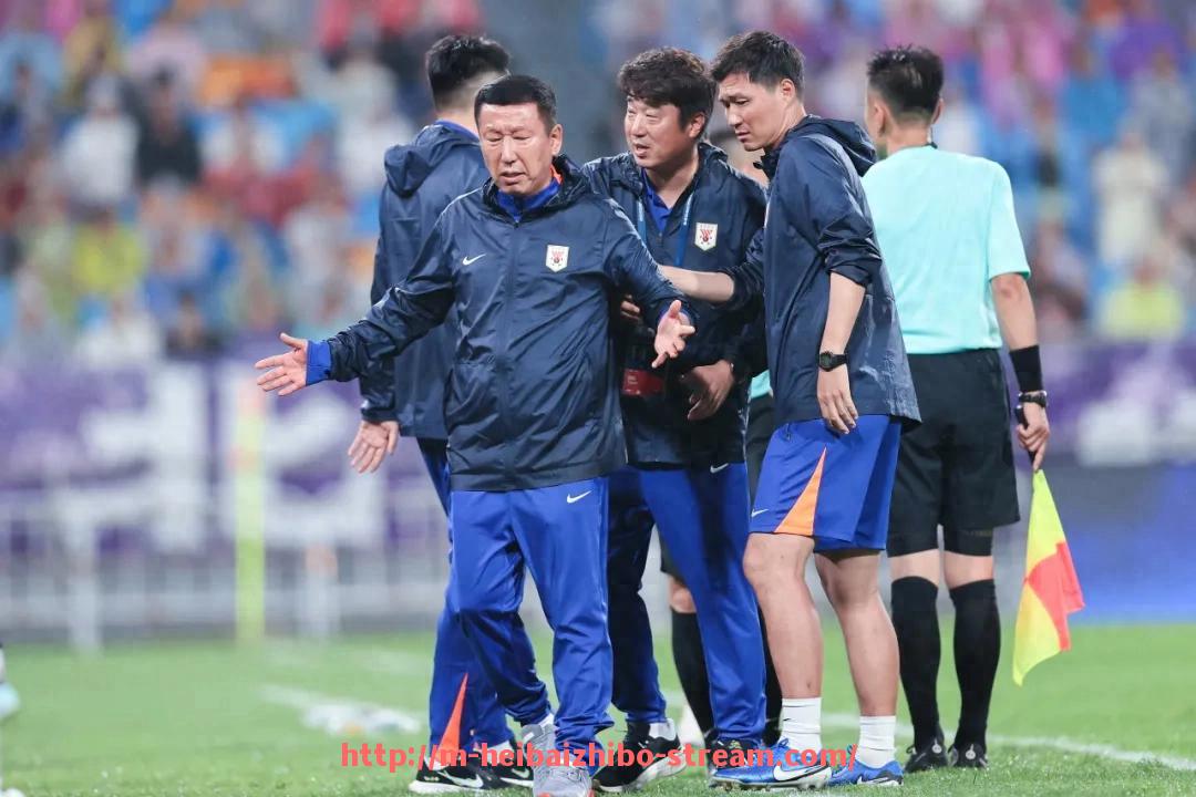 黑白体育直播-篮球比赛中,如何通过团队配合打破对方严密防守?(篮球比赛怎样打配合)